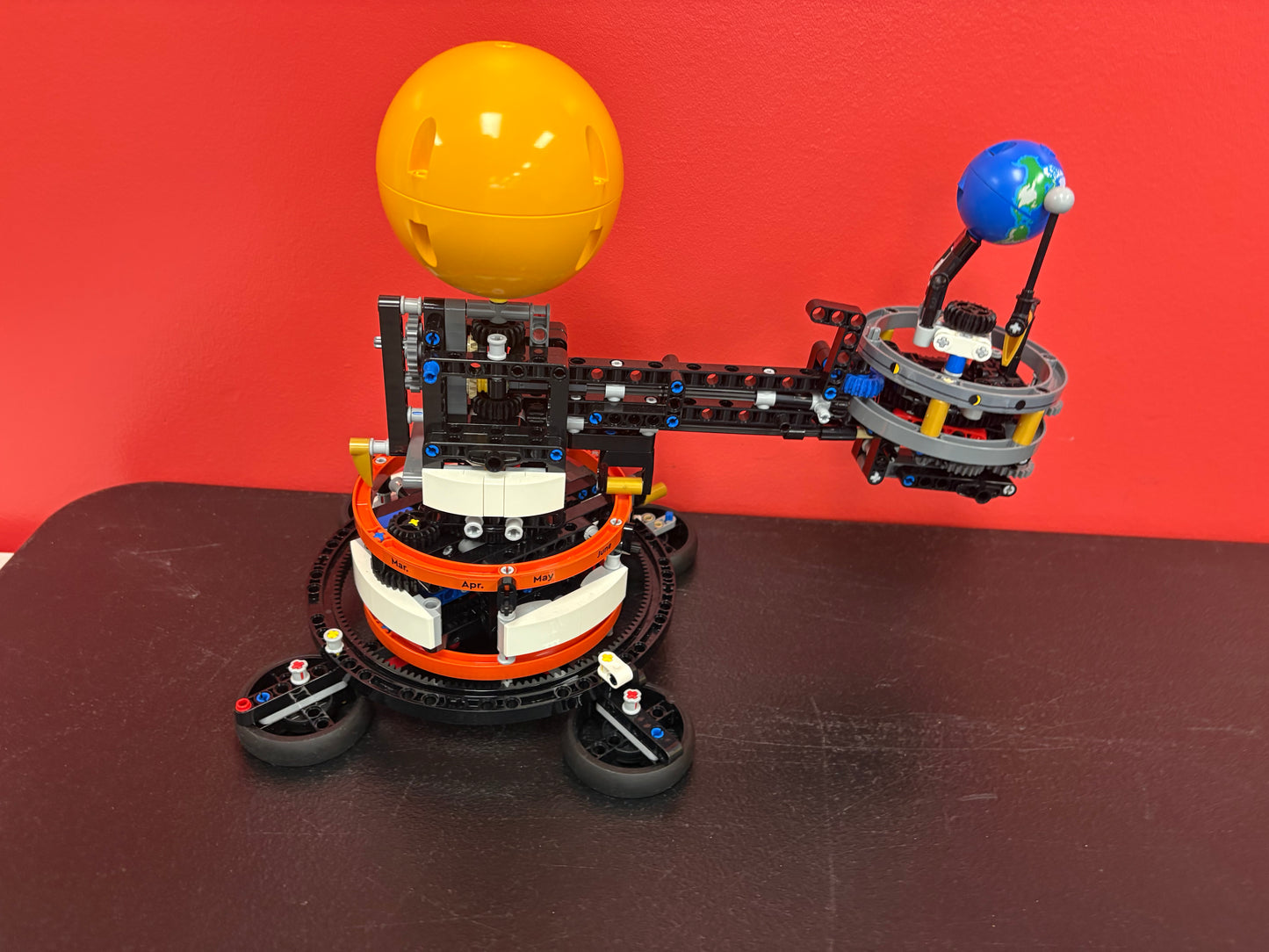 42179 Planet Earth and Moon in Orbit *Prebuilt Set*